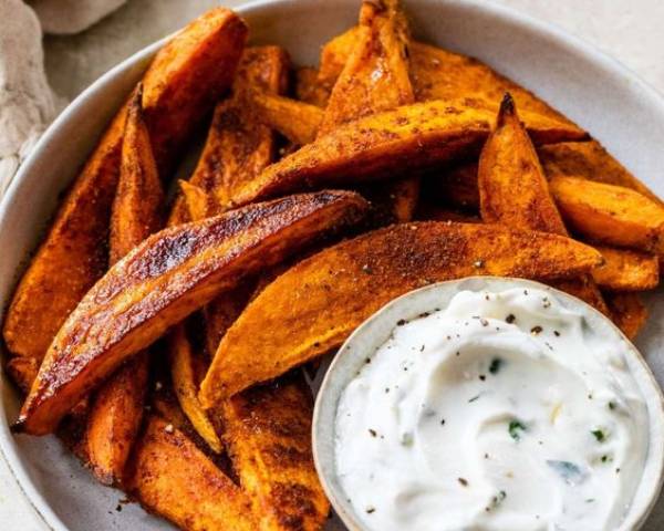 Baked Sweet Potato with Yogurt Sauce 