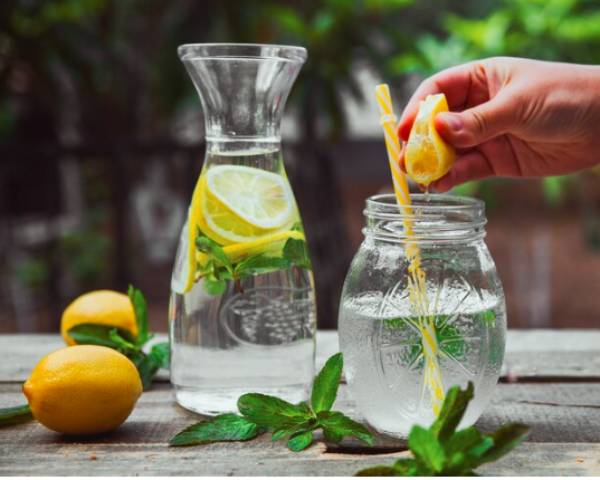 Homemade Lemon Lime Twist: Sliced lemons an