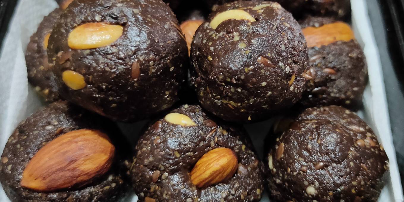 Mix Seed Chocolate Ball